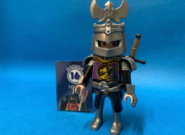 playmobil series 16 knight
